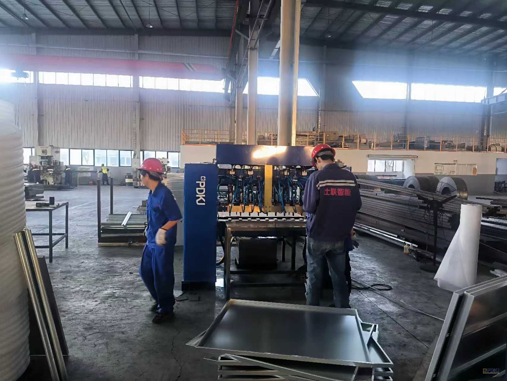 Galvanizli Sac Kargo Desteklerinin Çok Noktadan Darbeli Kaynağına Uygun