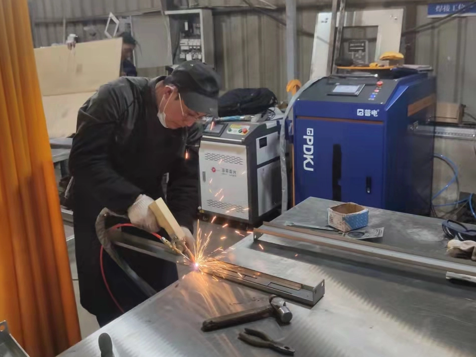 Galvanizli Sac Elektrik Dolaplarının Şerit Takviyesi İçin Uygundur